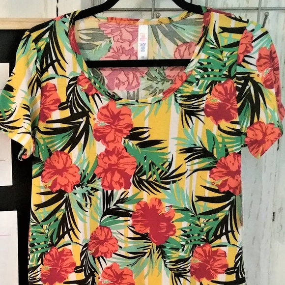 SOLD: XS Lularoe Classic T - NWT - Picture 2 of 3